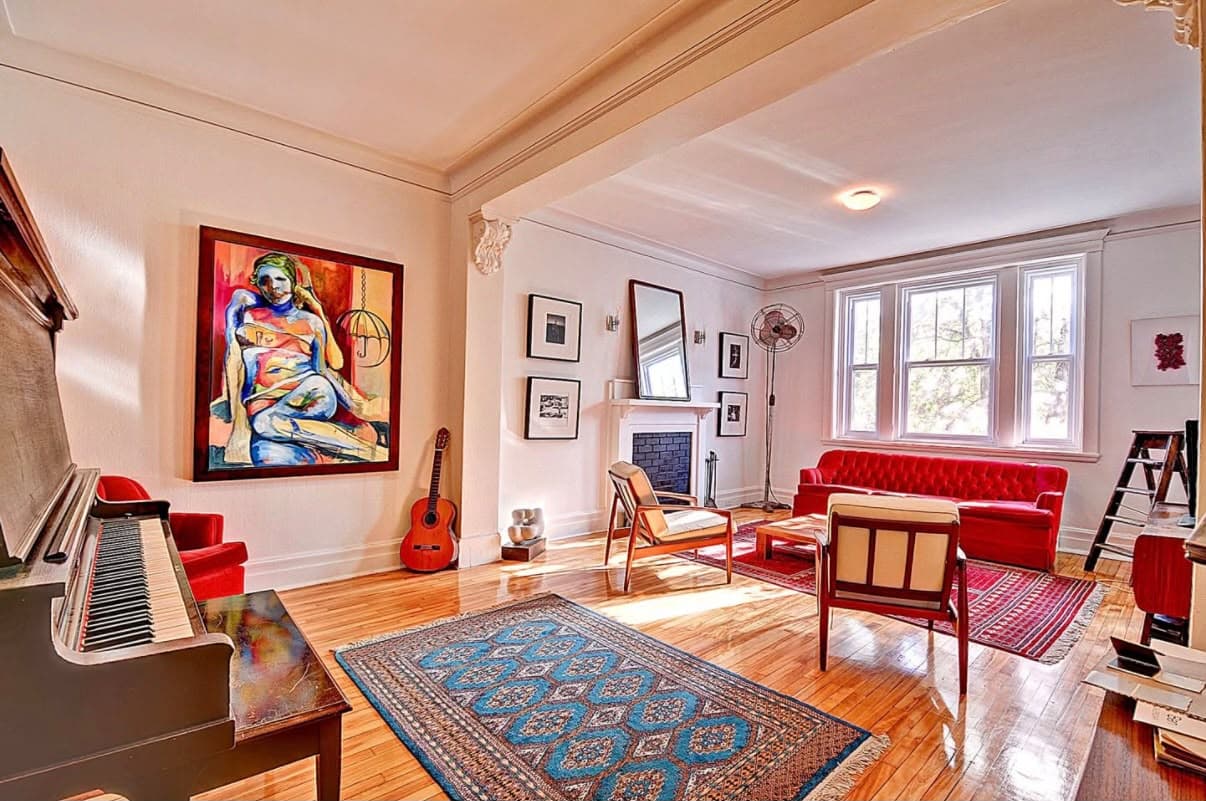 SPACIOUS SEMI-FURNISHED 3-BEDROOM APARTMENT WITH TERRACE & GARAGE | OUTREMONT