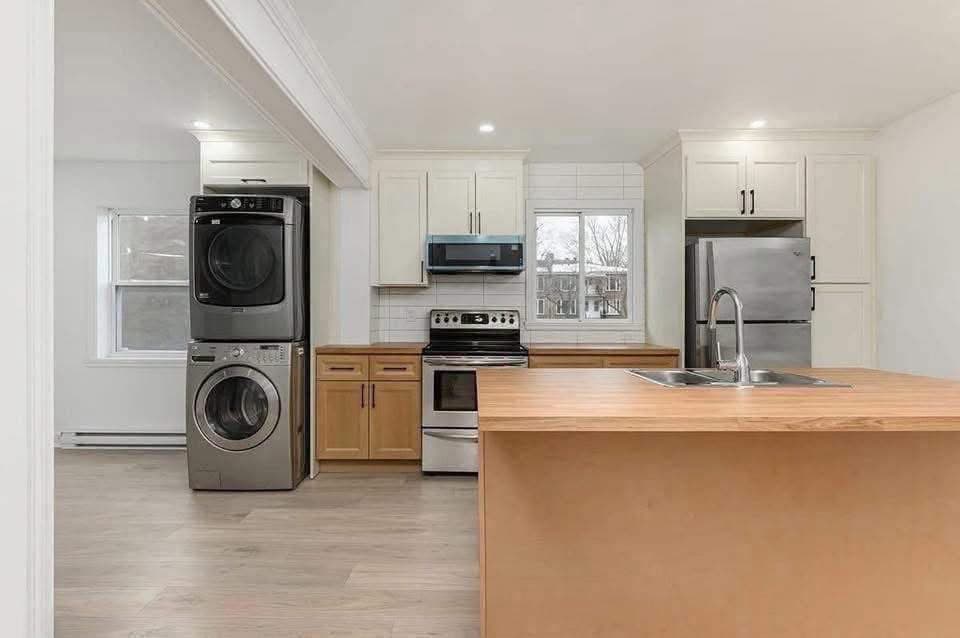 SPACIOUS SEMI-FURNISHED 3-BEDROOM APARTMENT WITH PARKING | LONGUEUIL