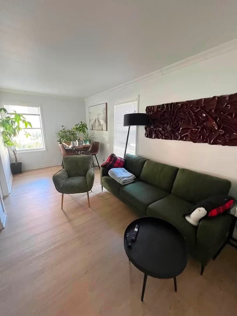 Fully Furnished Room | All-Inclusive | Near Papineau & Beaudry Metro Stations